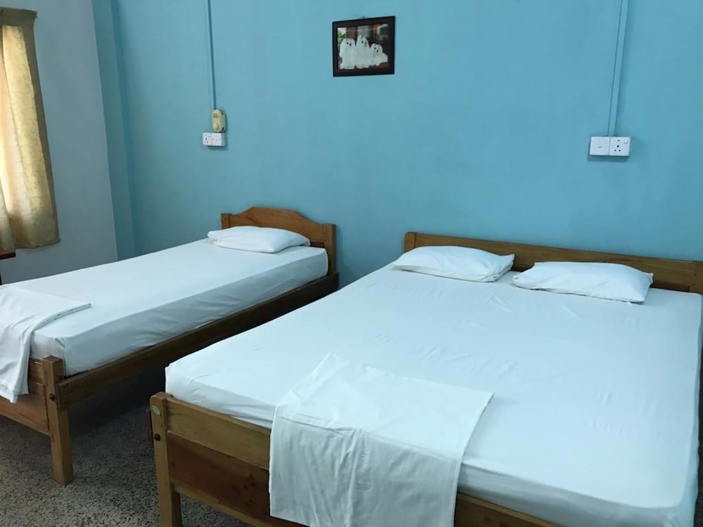 Фото Gnanams Hotel