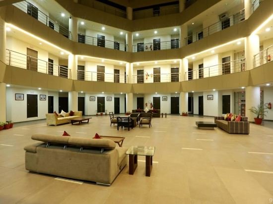 Фото Fairvacanze Inns & Suites