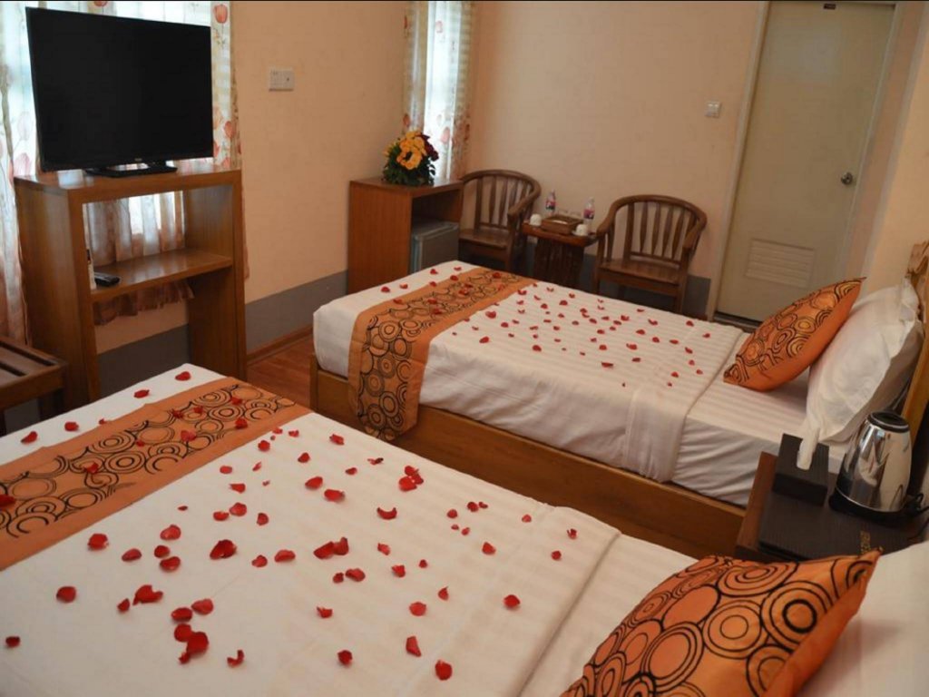 Фото Royal Yadanarbon Hotel