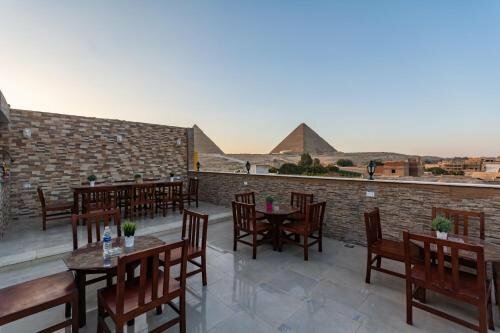 Pyramids Village Inn