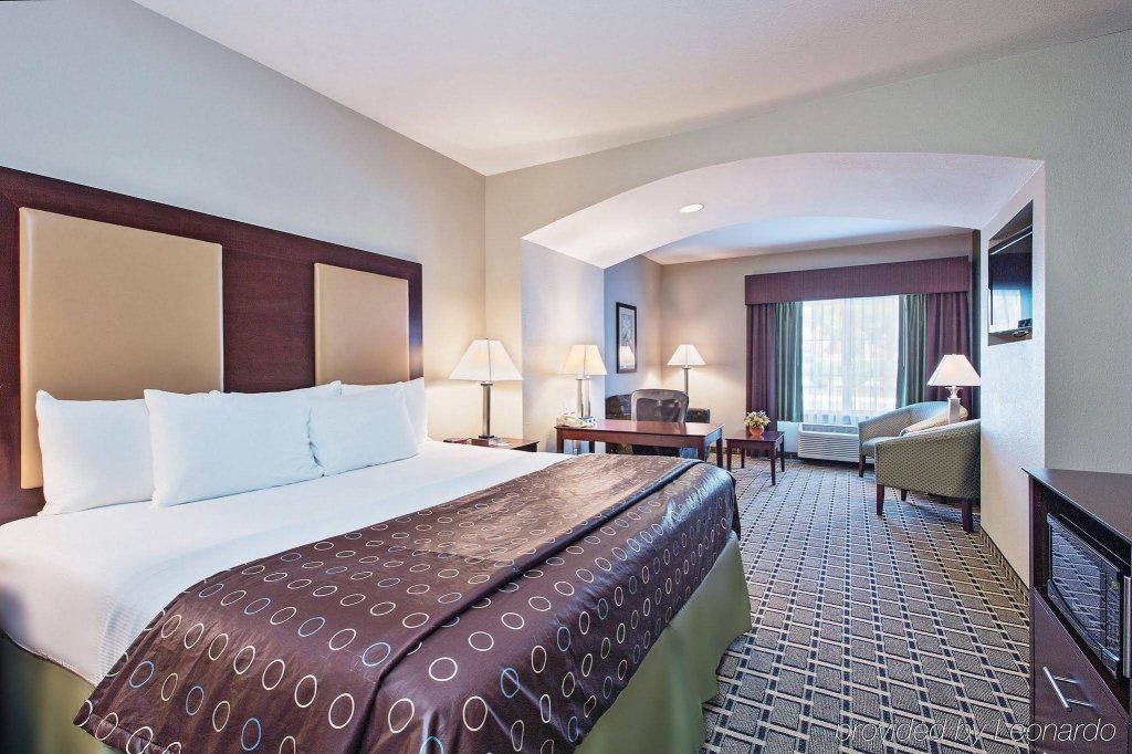 Фото La Quinta Inn & Suites by Wyndham Lancaster