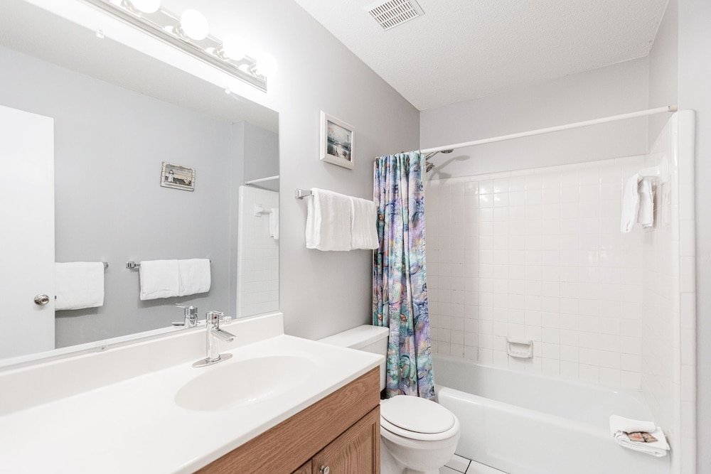 Фото Newly Remodeled W Pool - Steps To Beach! 2 Bedroom Condo