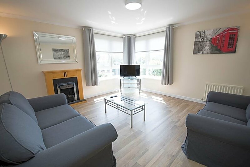 Гостиница Lochend Serviced Apartments в Эдинбурге