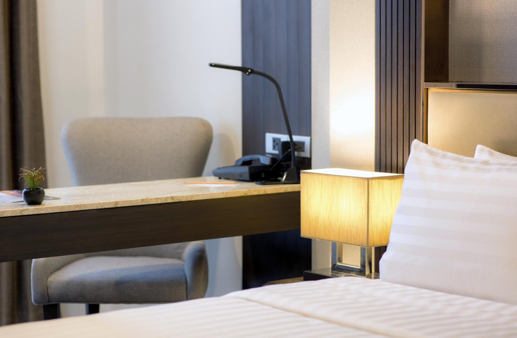 Фото Surestay Plus Hotel by Best Western Sukhumvit 2