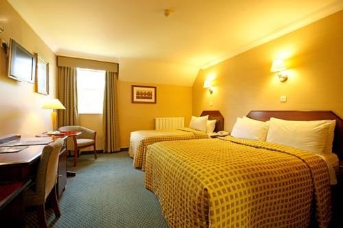 Фото The Royal Toby Hotel