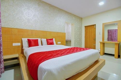 Фото The Majestic Crown