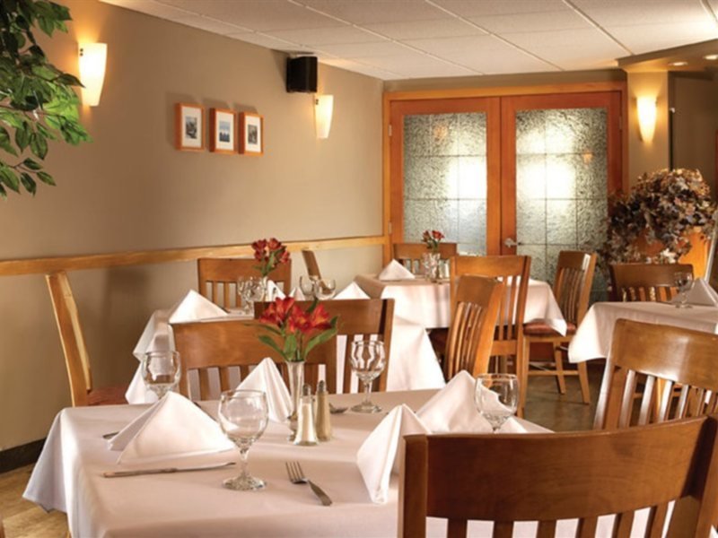 Фото Windtower Lodge and Suites