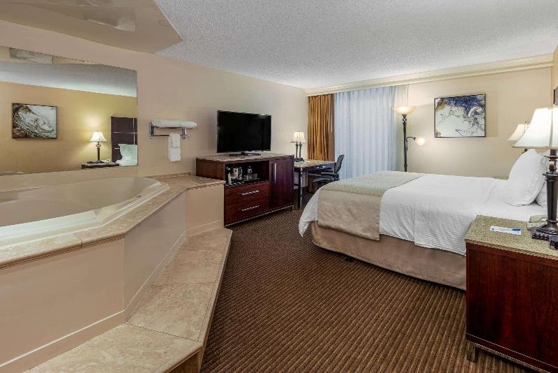 Фото Wyndham Riverfront Little Rock