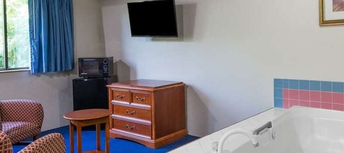 Фото Super 8 by Wyndham Delmont