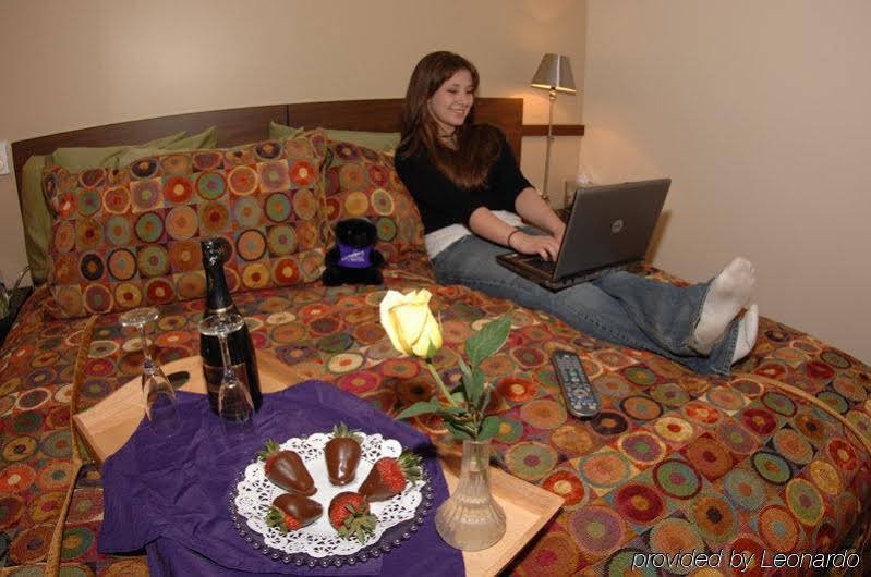 Фото Silverbow Inn Hotel & Suites