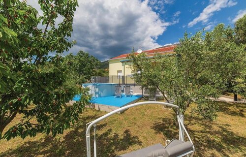 Гостиница Awesome Home in Kastel Stari With Wifi and 3 Bedrooms