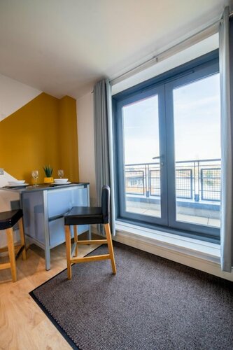 Жильё посуточно Panoramic Views Business Travel Top Floor 2bd Parking Wifi в Кардиффе