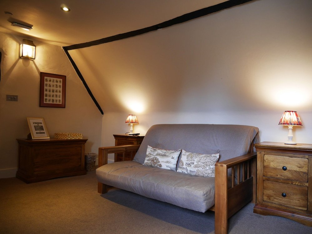 Фото Bear and Ragged Staff