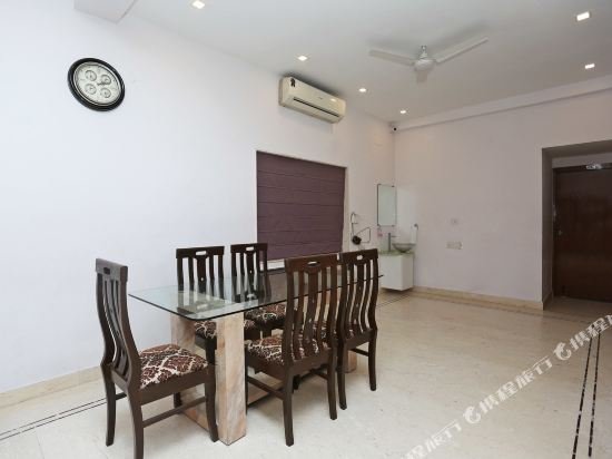 Фото Oyo 1760 Salt Lake Sector 1