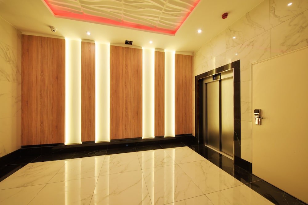 Фото Silver Crown Hotel & Residence