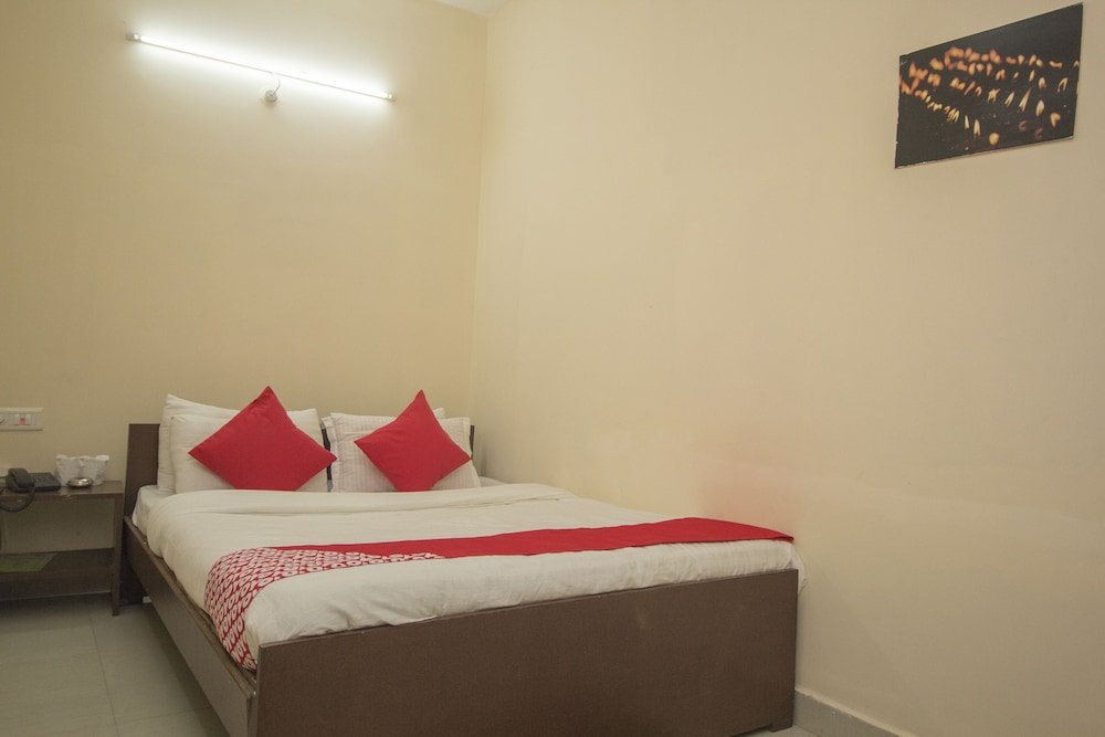 Фото Oyo 27701 Hotel Kshounish Residency