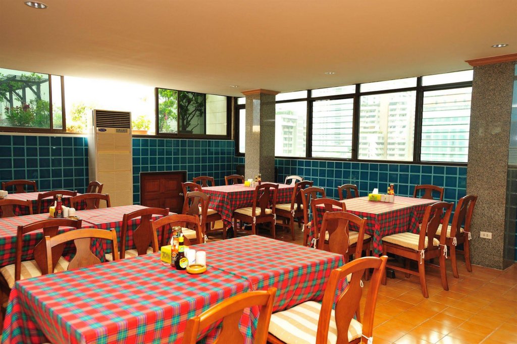 Фото Ruamchitt Plaza Hotel