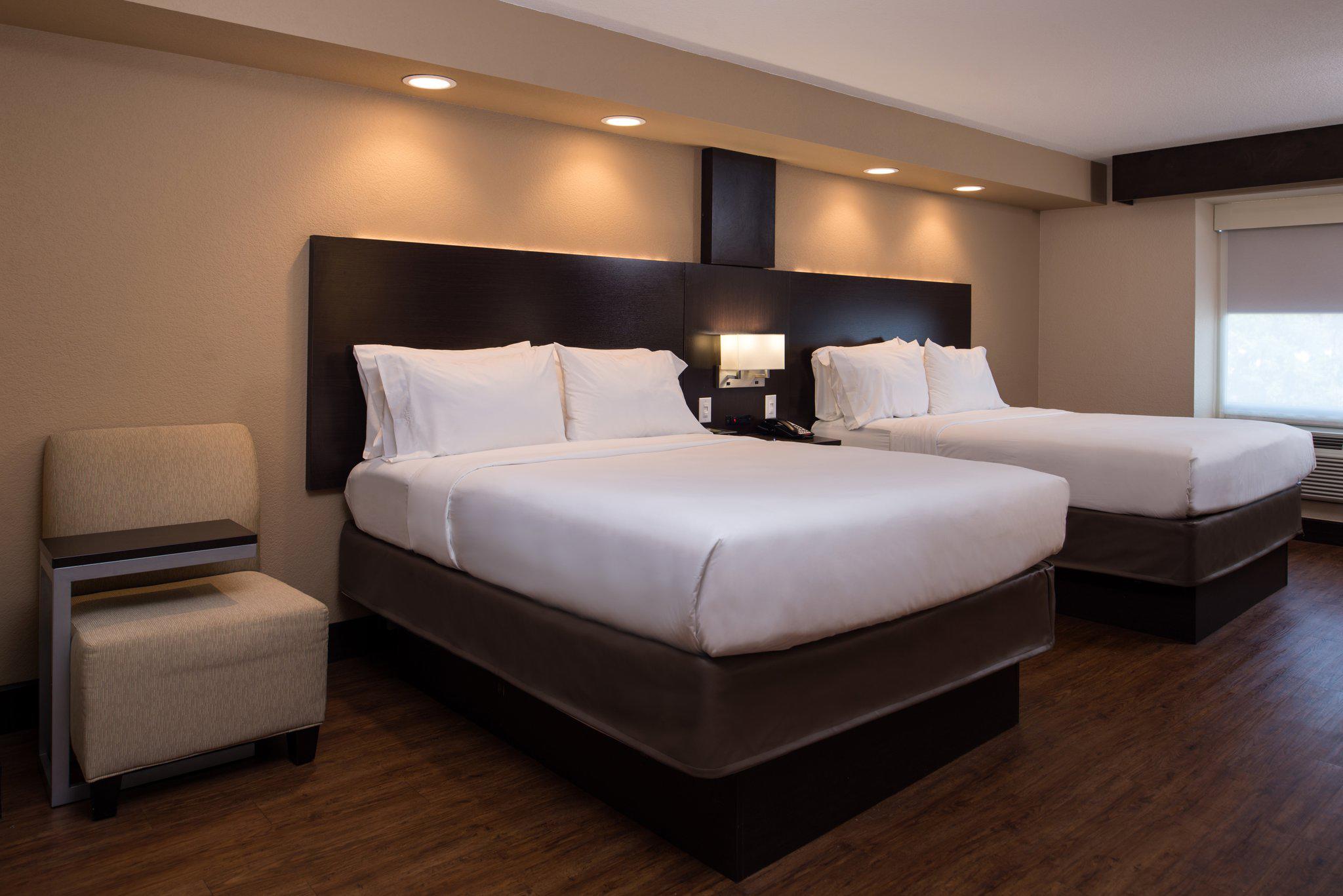 Фото Holiday Inn Express & Suites San Antonio Medical-Six Flags, an Ihg Hotel