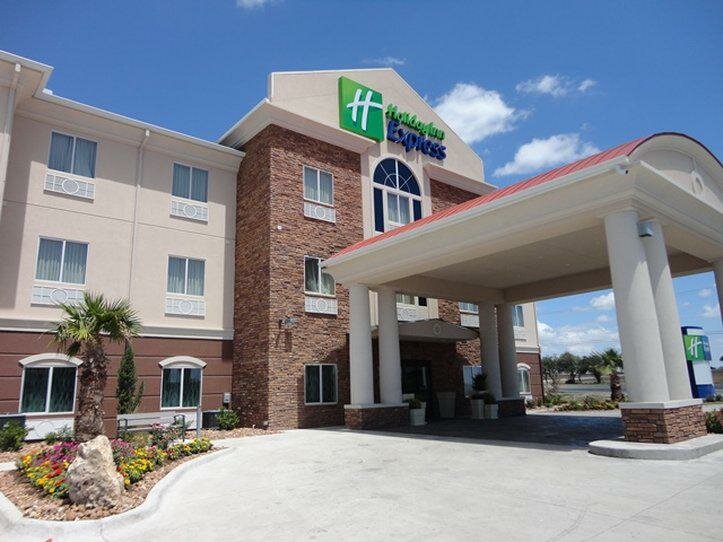 Гостиница Holiday Inn Express Kenedy, an Ihg Hotel