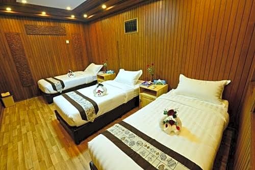 Фото Backpacker Hostel - Adults Only