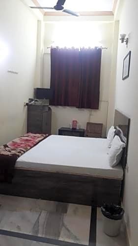 Фото Hotel Sarwan