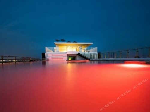 Гостиница Modern Thai Suites на Пхукете