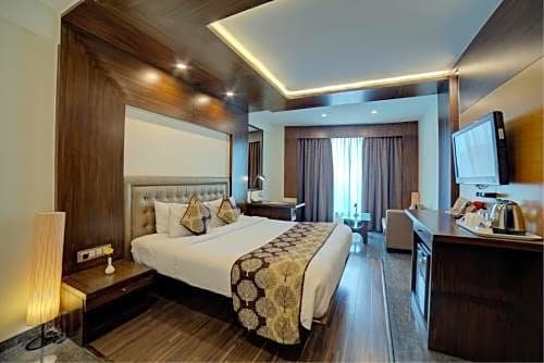 Фото Goldfinch Hotel Mangalore