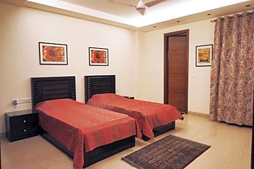 Фото Woodpecker Service Apartments Green Park