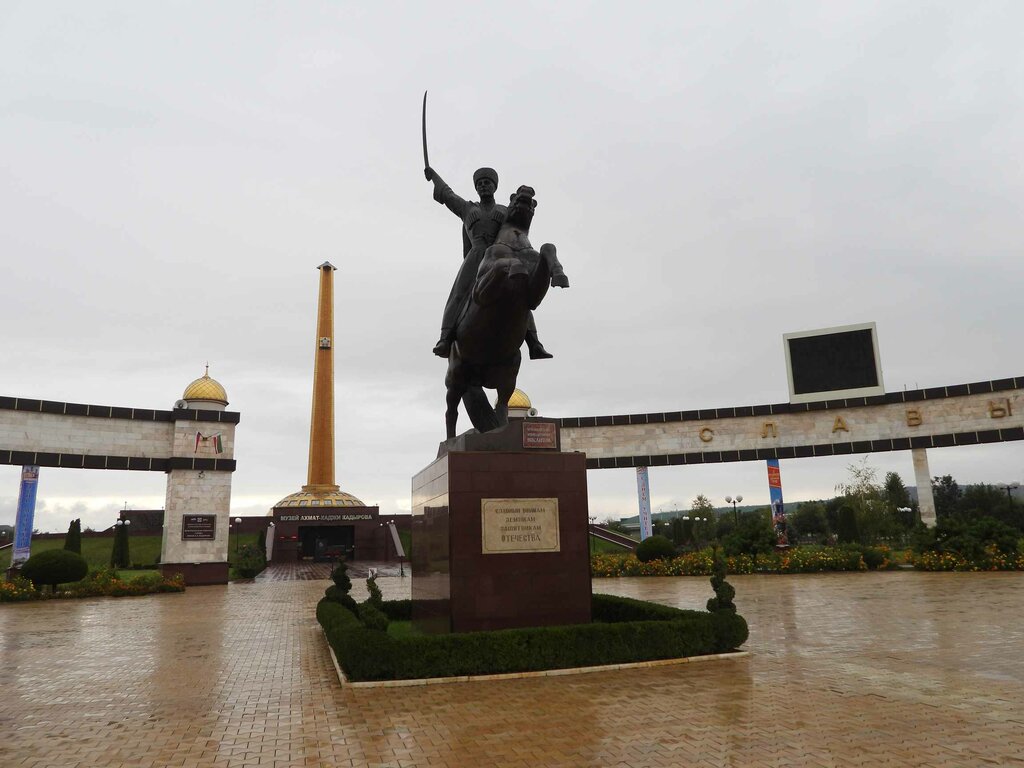 Памятник, мемориал Мовлид Висаитов, Грозный, фото