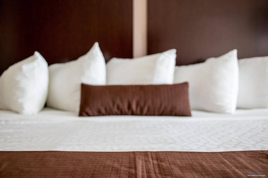 Фото Best Western Plus Eastgate Inn & Suites