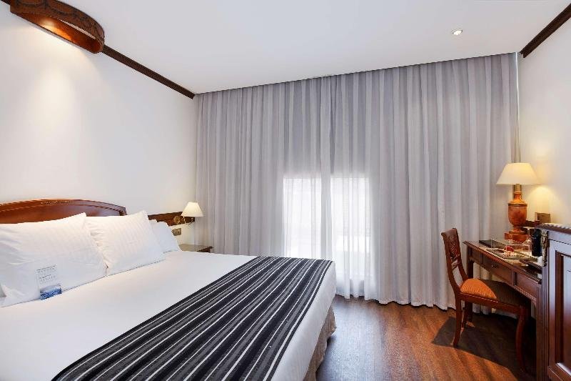 Фото Melia Granada Hotel