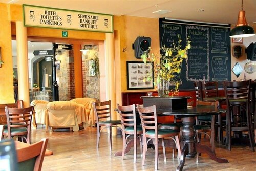 Внешний вид отеля Hotel Le Val de Poix в Сен-Юбере, фото 1