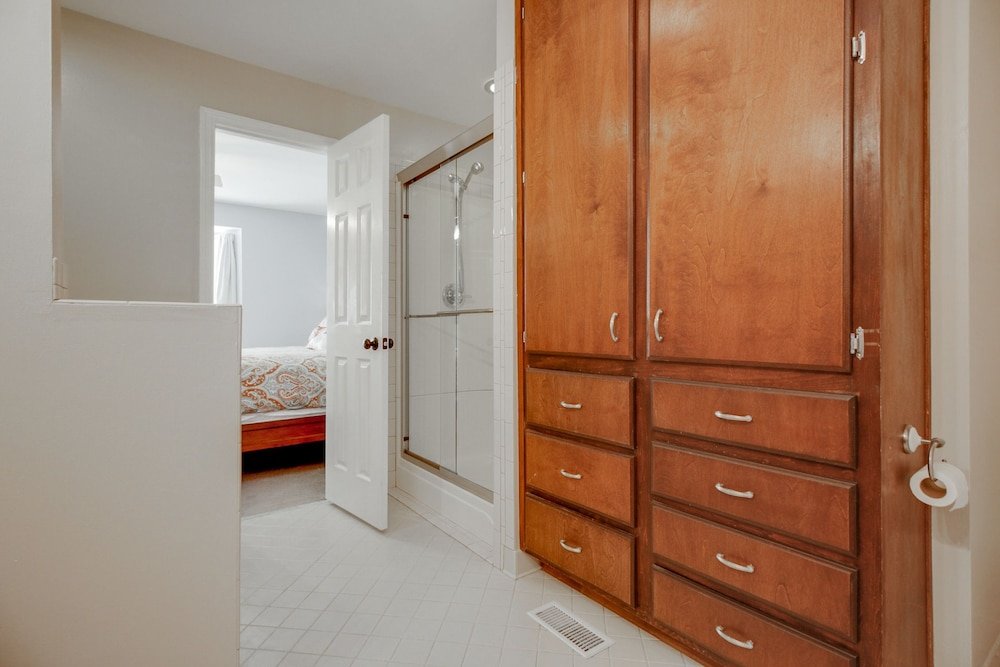 Фото Long Blvd Condo Unit E3 - 2 Br Condo