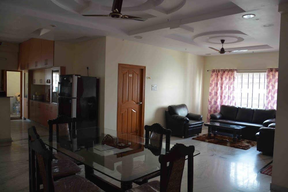 Фото Hotel Maruthi Residency Inn