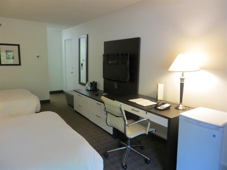 Фото Toronto Don Valley Hotel and Suites