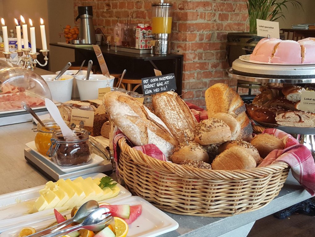 Фото Hotel Bishops Arms Strängnäs