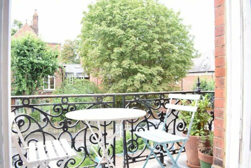Апартаменты Beautiful Victorian 2 Bedroom Apartment in London Putney в Лондоне