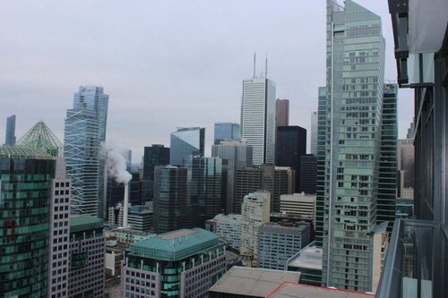 Жильё посуточно Toronto Rooms and Suites 300 Front St в Торонто