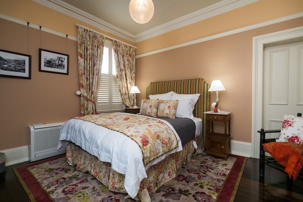 Фото The Old Bank Boutique Hotel