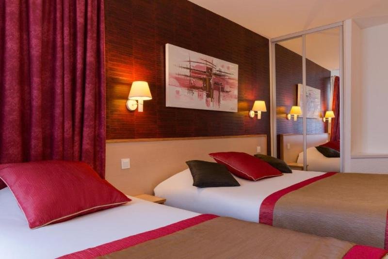 Фото Logis Hôtel l'Arc en Ciel