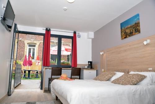 Фото отеля 2