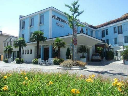 Гостиница Hotel Enrichetta в Дезенцано-дель-Гарда