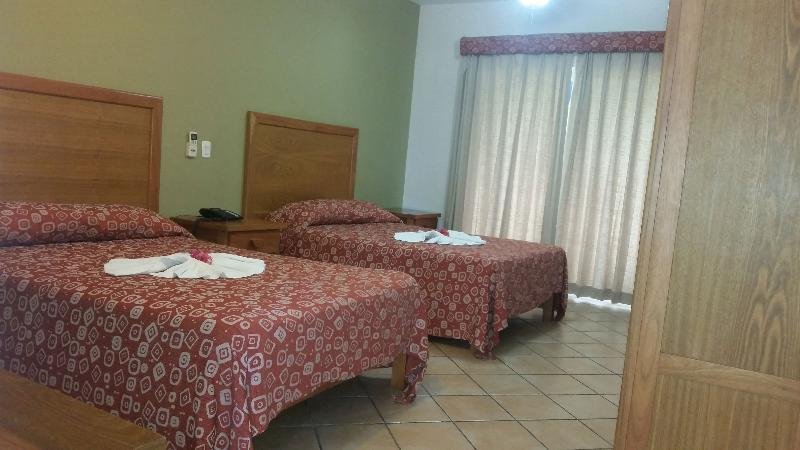 Фото New Garden Hotel