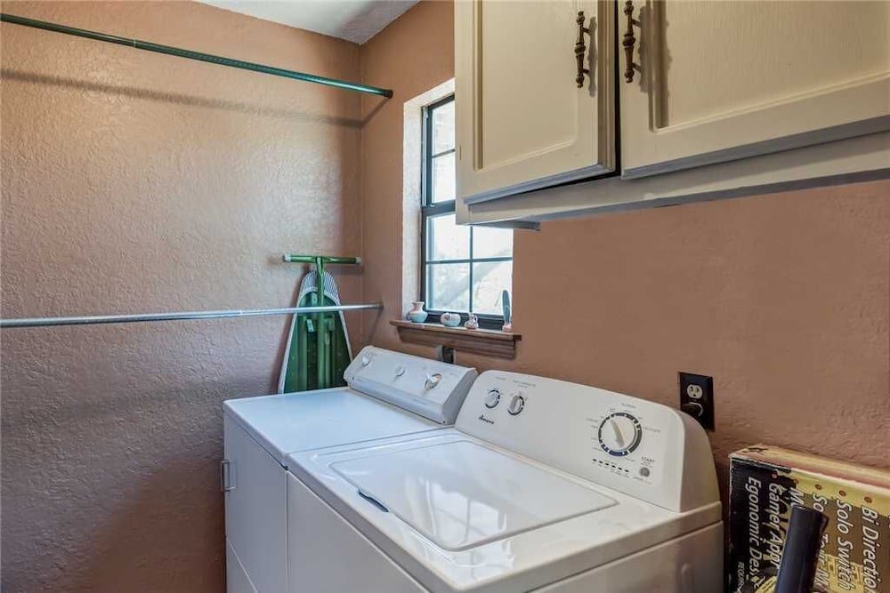 Фото 2 Sisters Mountain Home - Three Bedroom Cabin with Hot Tub