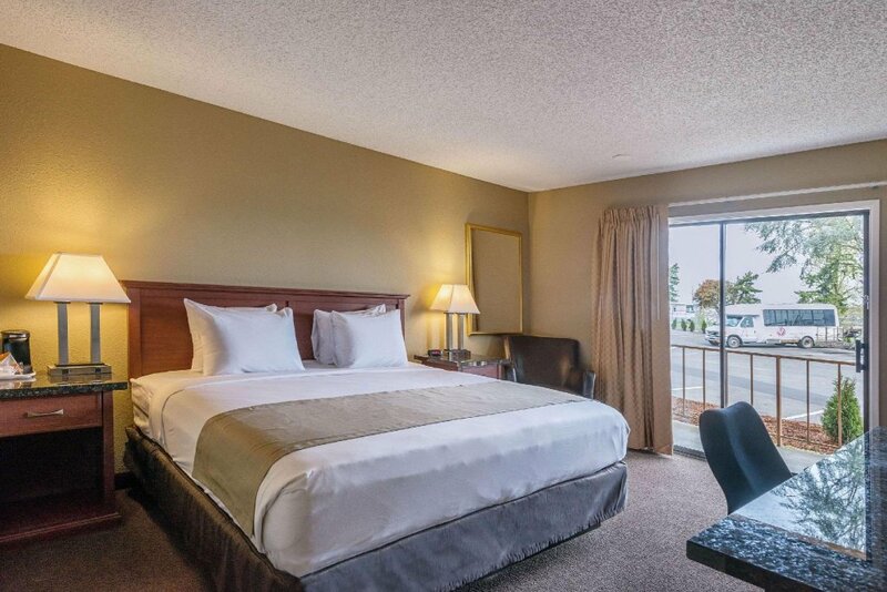 Гостиница Rodeway Inn & Suites Portland - Jantzen Beach