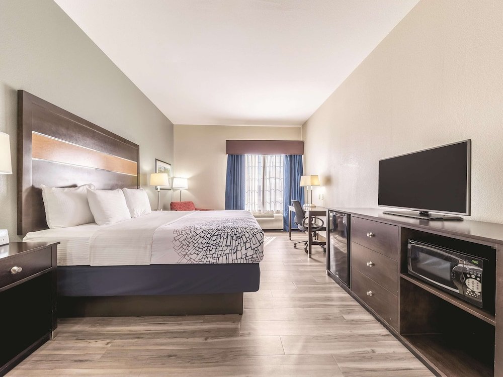 Фото La Quinta Inn & Suites by Wyndham Tulsa Catoosa Route 66