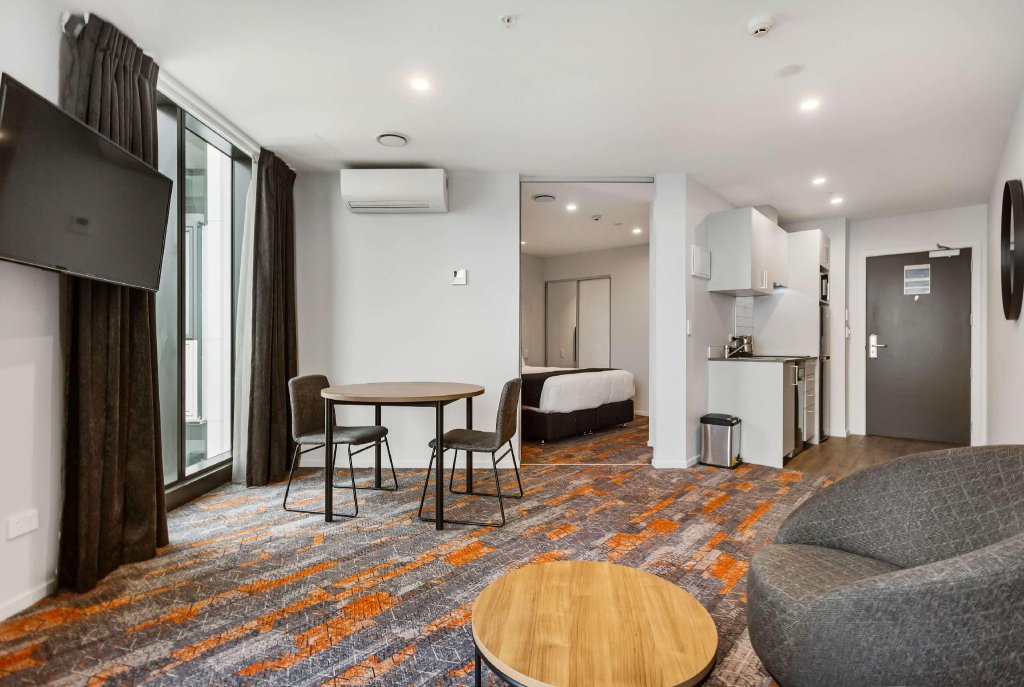 Фото Ramada by Wyndham Newmarket Auckland