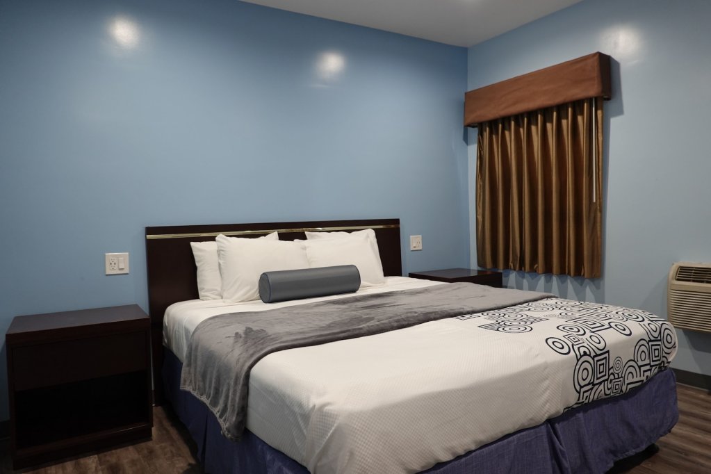 Фото 24 Hours Motel