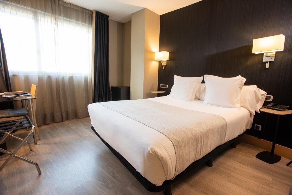 Фото Hotel Plaza