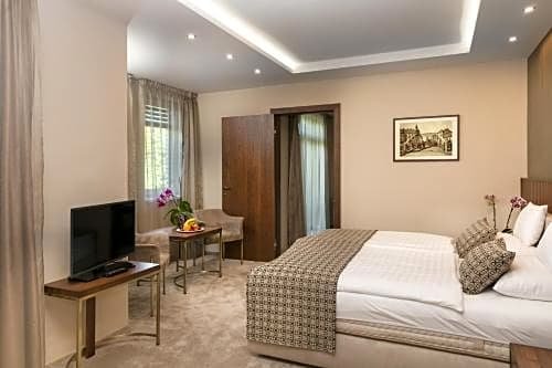 Фото Hotel Kalvaria